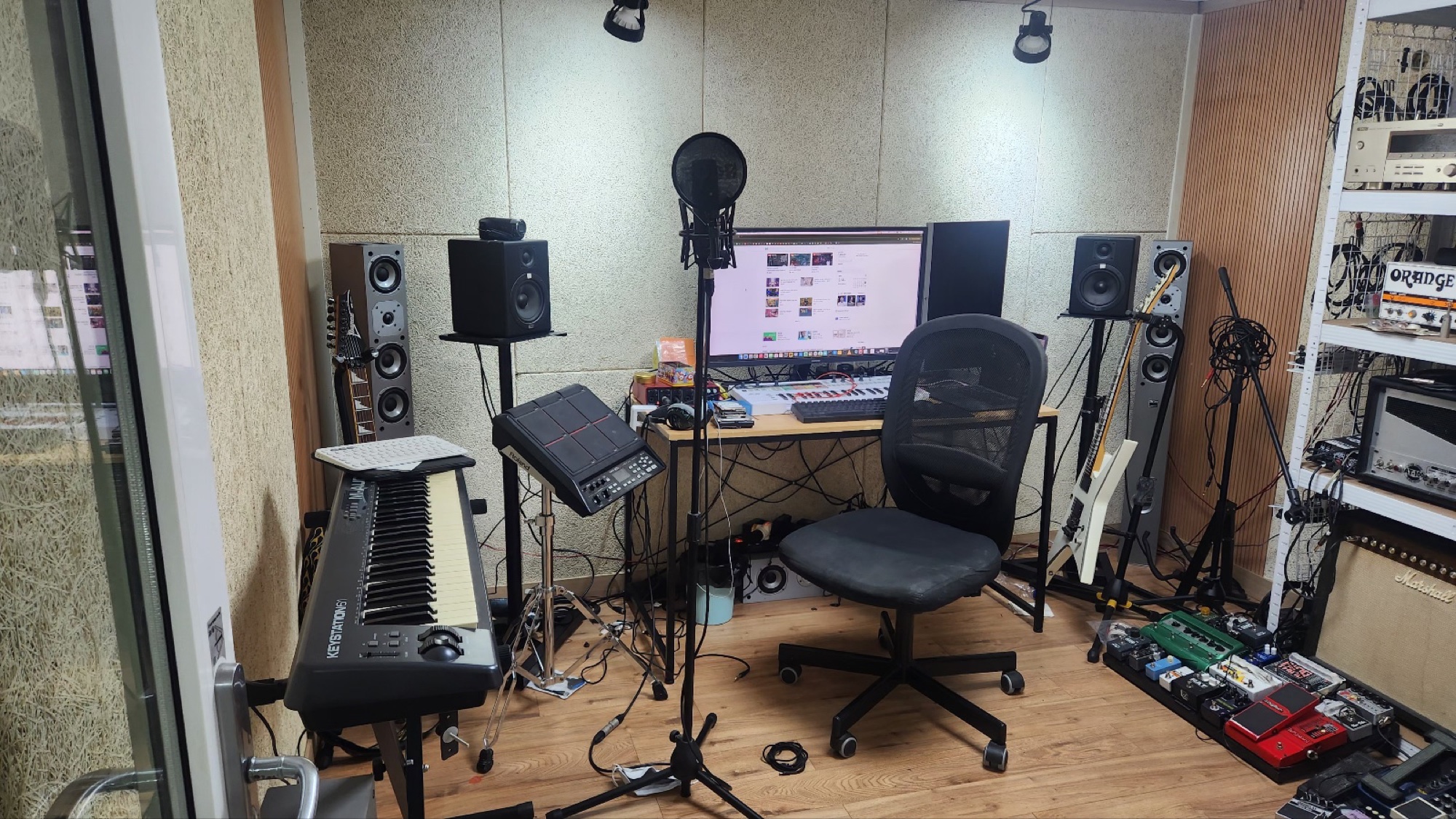 Jerry Hwang Guitar Planet 컨트롤 룸